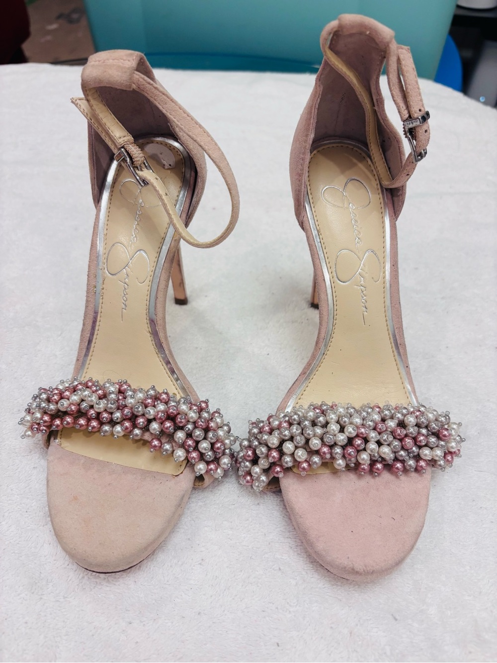 Almost Brand New Heels By Jessica Simpson - size 6M - heel 4 1/2 inches Box 13A